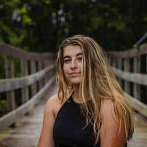 Meet your Posher, Malika